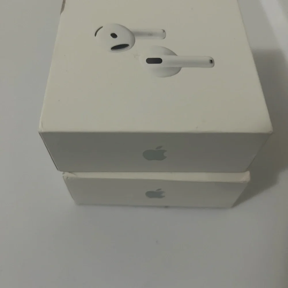 Apple AirPods 4 active noise cancellation